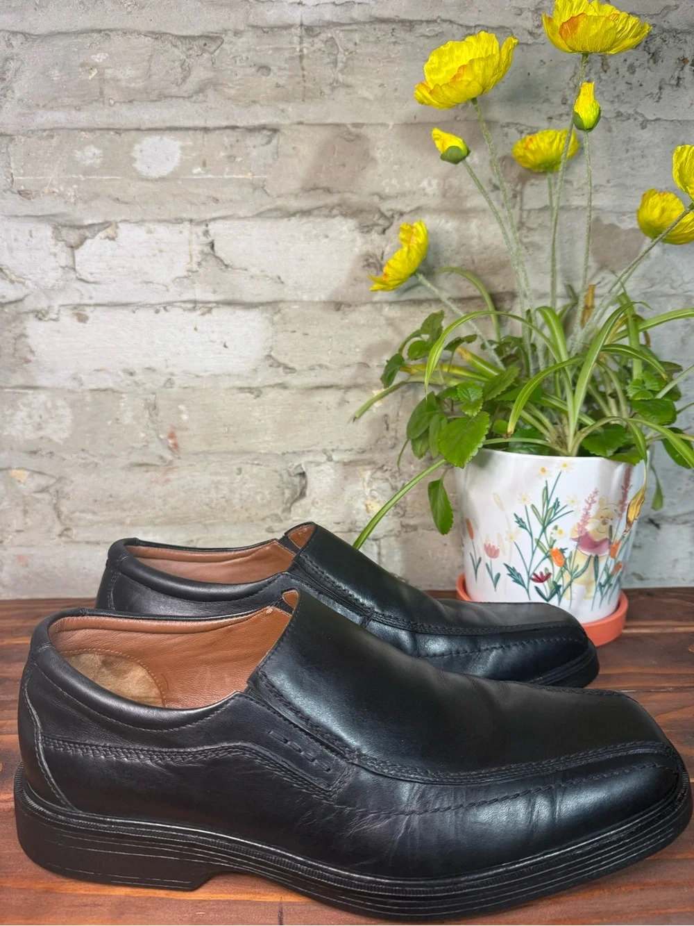 Men's Black Leather Slip-On Loafers - Classic Comfort